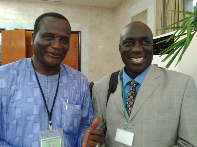 De gauche à droite : Saliou Traoré et Mamadou Amat à Dakar en octobre 2013. (Photo : Coumba Sylla)